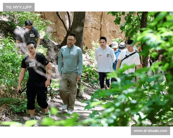 张朝阳带领云蒙山徒步活动预热搜狐极限探索者大会激情启程 张朝阳带领云蒙山徒步活动预热搜狐极限探索者大会激情启程
